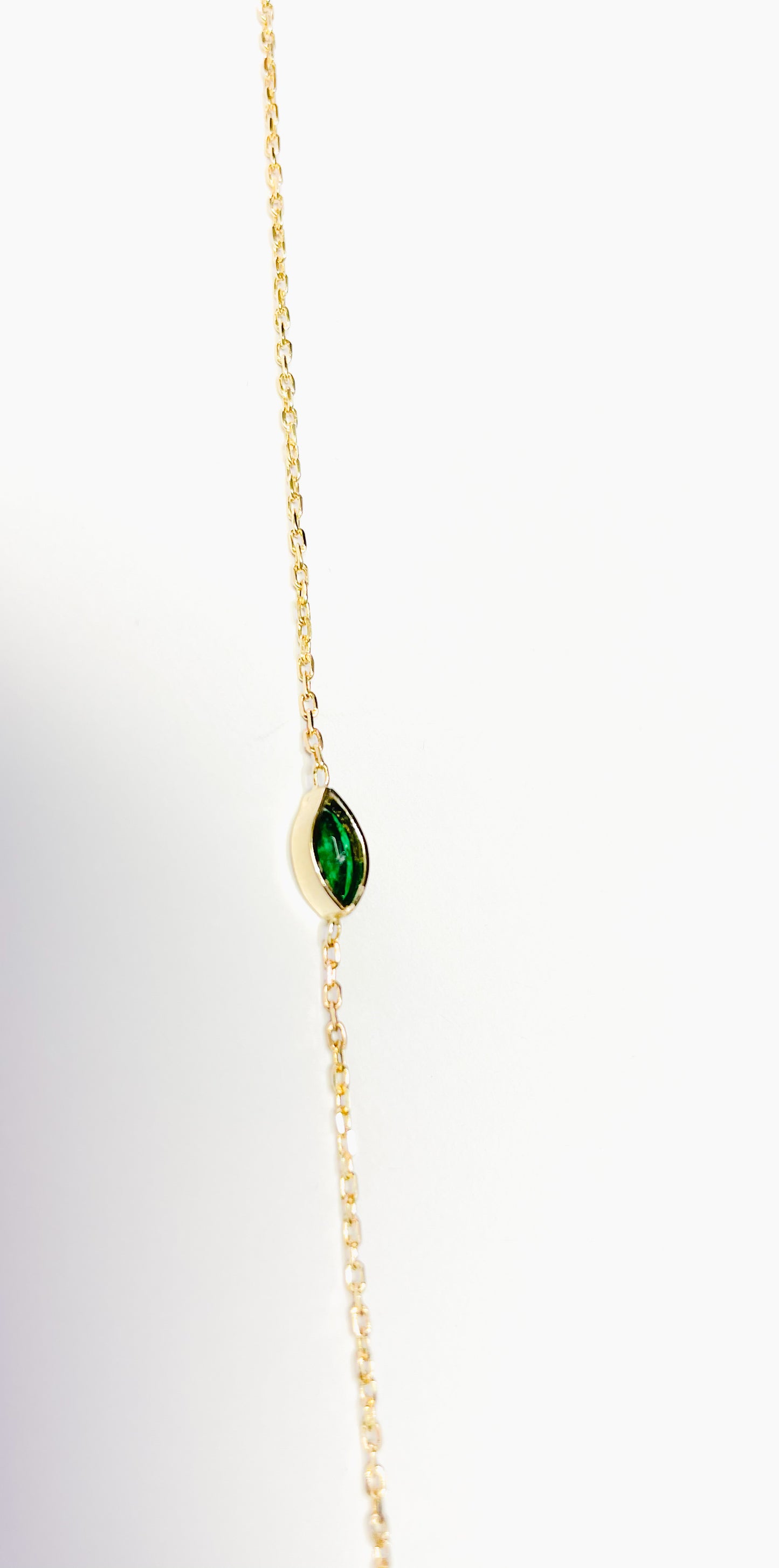 Cheville l'oeil vert